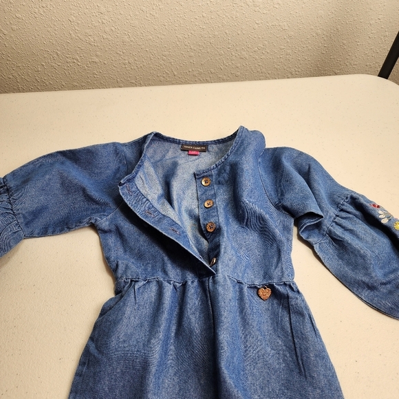 Vince Camuto Toddler Girls Floral Embroidered Designer Jean Jumpsuit - Size 3T - Picture 7 of 9